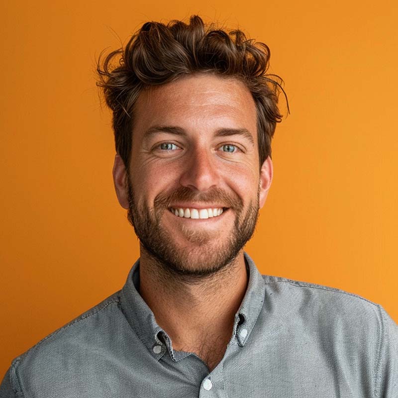 Uomo sorridente